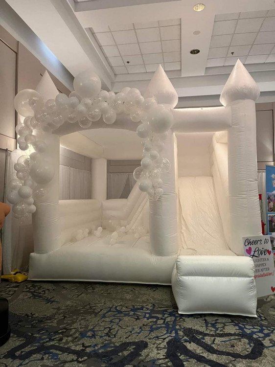 White Wedding Bounce House (DRY)