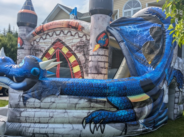 Dragon's Den Bounce House (DRY)