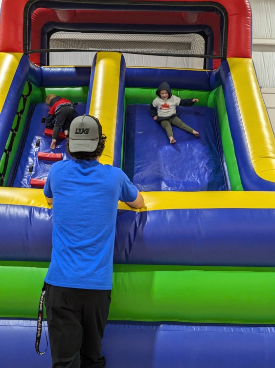 Bouncy Fiesta Bounce House (DRY)
